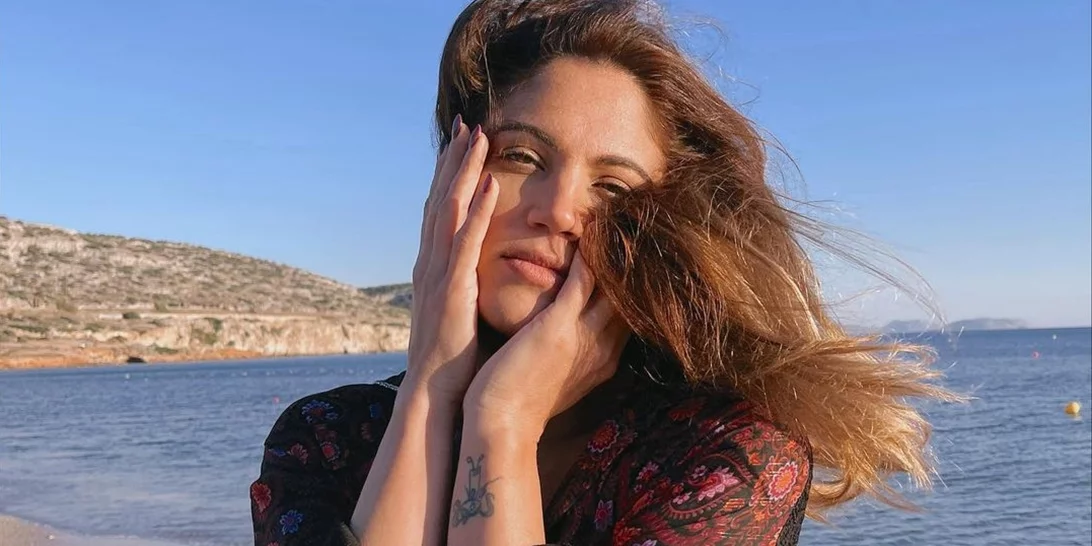 Μαίρη Συνατσάκη | Σε γυρίσματα σειράς αγκαλιά με την τεσσάρων μηνών κόρη της