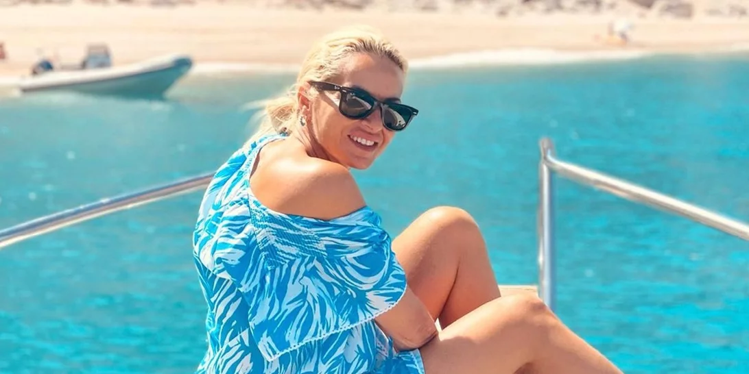 Η Μαρία Μπεκατώρου με το μπικίνι της στην Κίμωλο