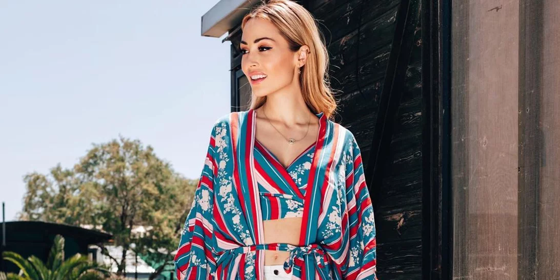 Κεφάλαιο ''Κιμονό'' | Το απαραίτητο πανωφόρι του καλοκαιριού το βρήκαμε στην Attrattivo και το φοράει η Ελένη Βουλγαράκη