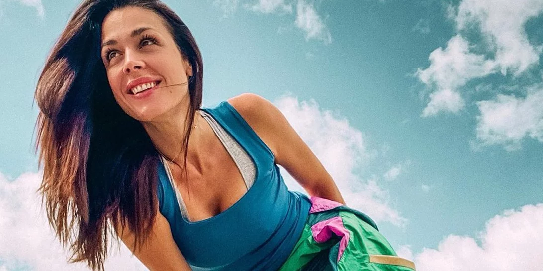 Η Ιωάννα Τριανταφυλλίδου στο απόλυτο καλοκαιρινό mood | Ποζάρει με μαγιό στον τεράστιο κήπο του πατρικού της σπιτιού