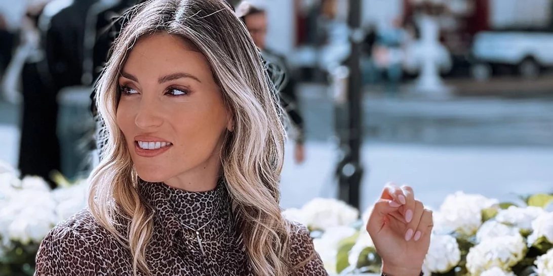 Πιο ξανθιά από ποτέ η Αθηνά Οικονομάκου | Το χρώμα μαλλιών που την ανανέωσε πλήρως