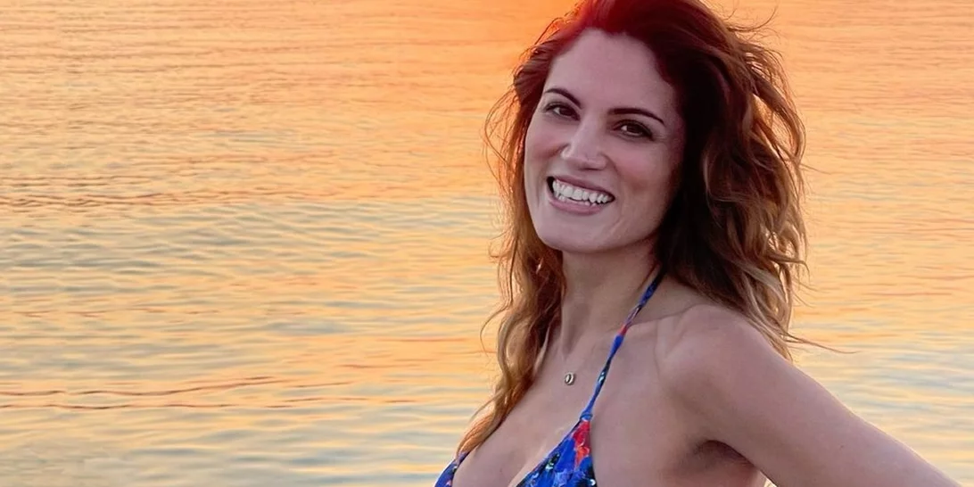 Ο Ίαν Στρατής χαϊδεύει τη φουσκωμένη κοιλίτσα της Μαίρης Συνατσάκη και το Instagram "λιώνει"