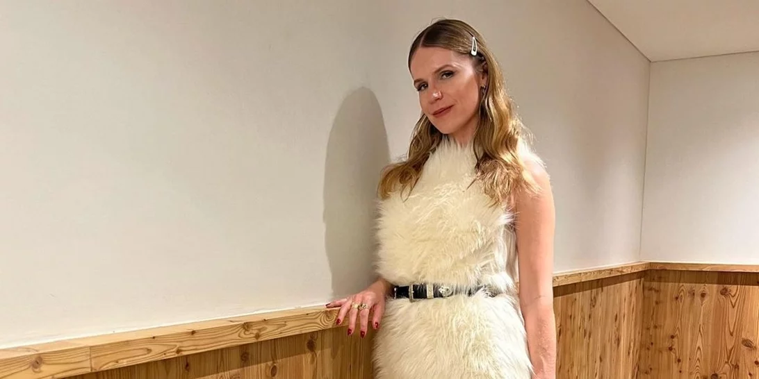 Ευγενία Νιάρχου | Ποζάρει με την κούκλα μικρότερη αδερφή της στο Saint Moritz