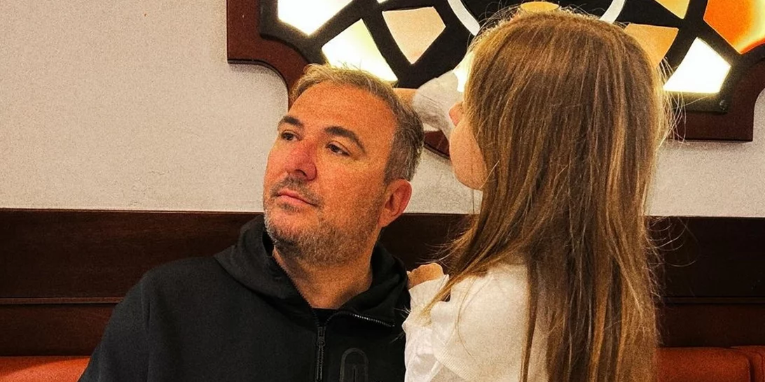 Αντώνης Ρέμος | Μας δείχνει για πρώτη φορά το πρόσωπο της γλυκύτατης κόρης του και η μεταξύ τους ομοιότητα εντυπωσιάζει