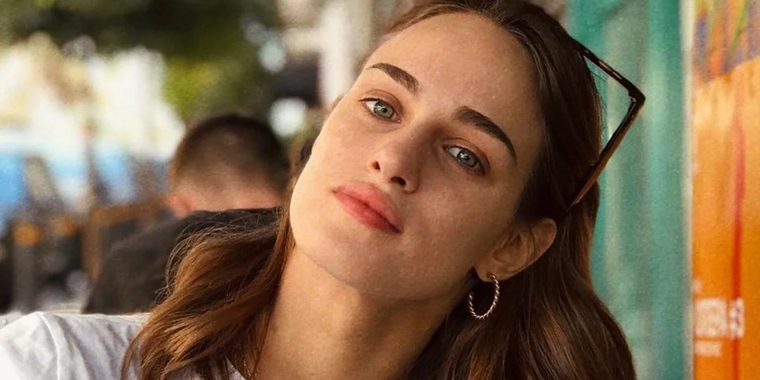 Μαρία Βοσκοπούλου | Χαλαρή βόλτα στο Ζάππειο φορώντας το πιο εκκεντρικό παντελόνι της ντουλάπας της