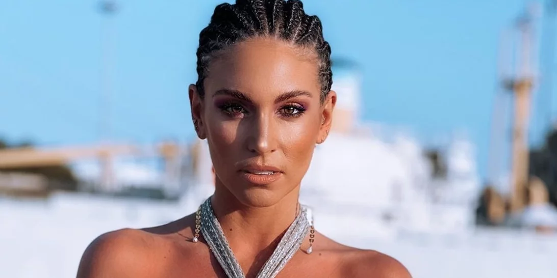 Αθηνά Οικονομάκου | Επέστρεψε από το Παρίσι "πέφτοντας" στην αγκαλιά της κόρης της, Σιέννα