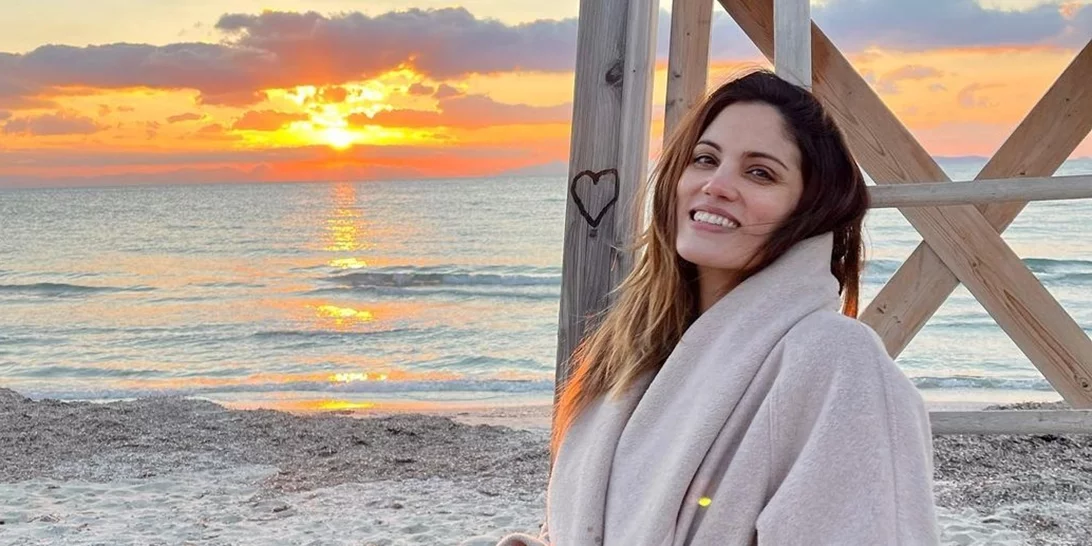 Μαίρη Συνατσάκη | Θηλάζει την κόρη της στο αυτοκίνητο και ευχαριστεί δημόσια τους συνεργάτες της