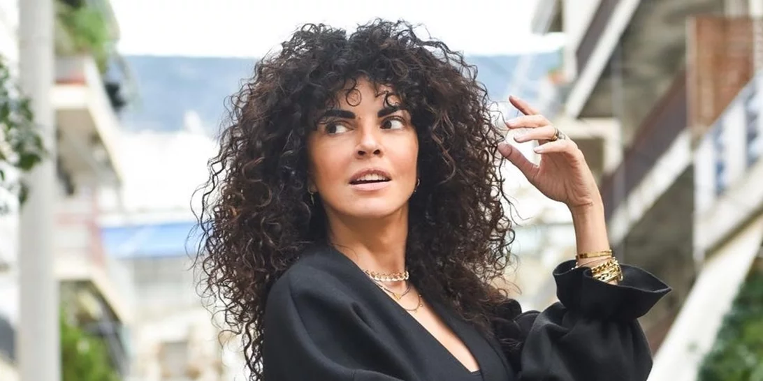 "Κούκλα, 10 χρόνια νεότερη" | Η Μαρία Σολωμού με ολόισια μαλλιά δείχνει πιο νέα από ποτέ