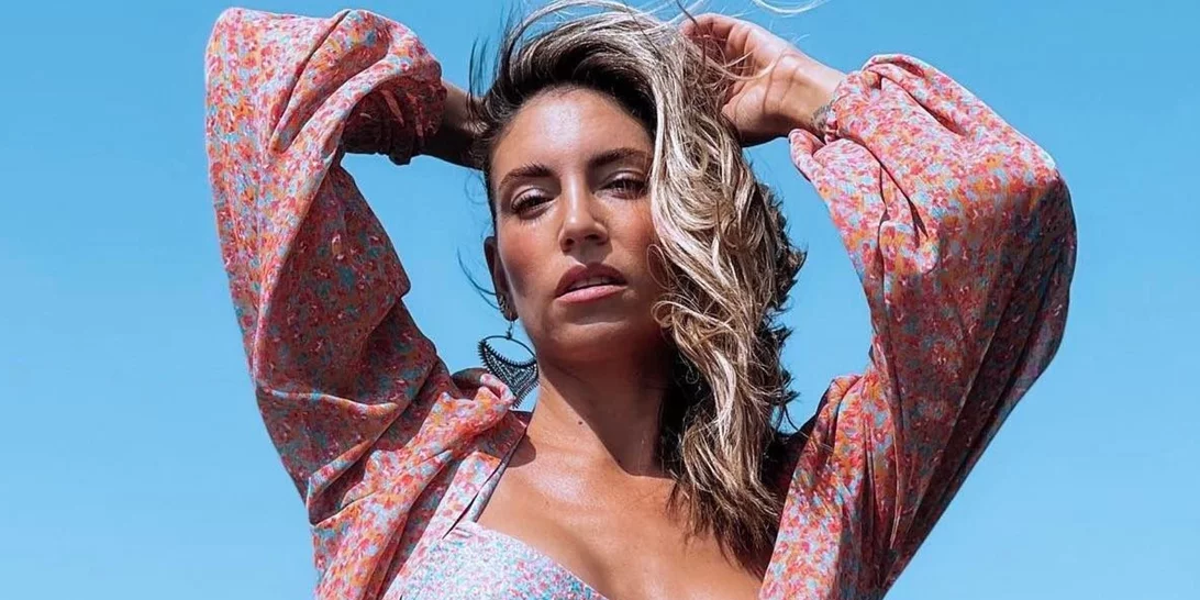 Μαμά και κόρη σε γύρισμα | Η Σιέννα Μιχοπούλου πρωταγωνιστεί στο βίντεο της Αθηνάς Οικονομάκου και το internet "λιώνει"