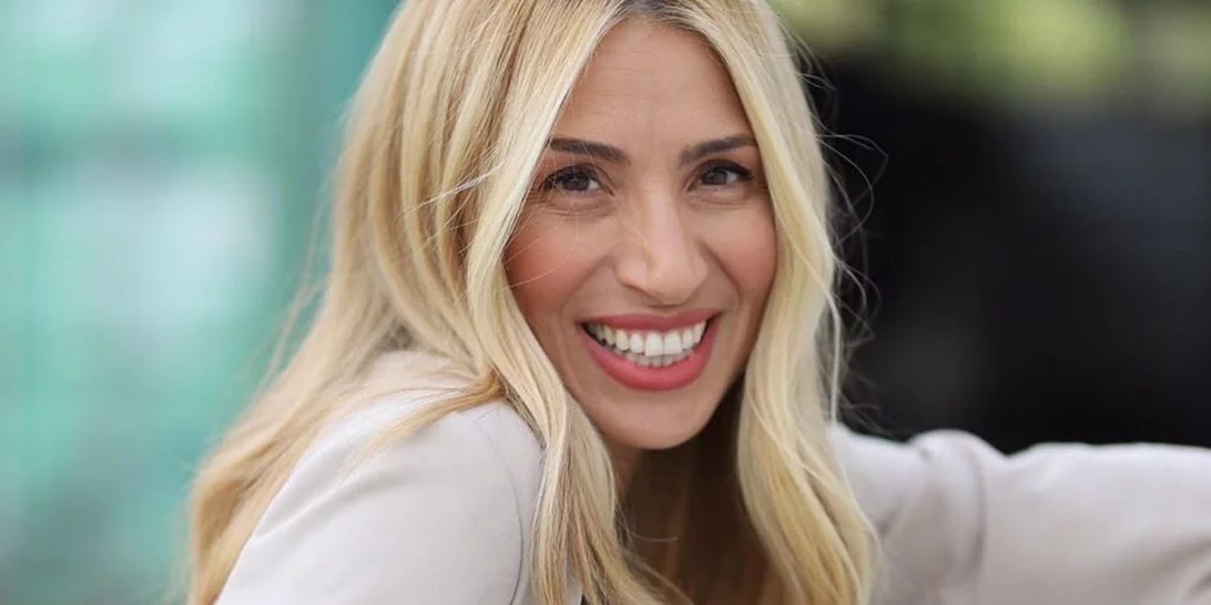 Η κόρη της Μαρίας Ηλιάκη και του Στέλιου Μανουσάκη έχει μεγαλώσει πολύ | Η οικογενειακή βόλτα στα μαγαζιά λίγο πριν την Πρωτοχρονιά