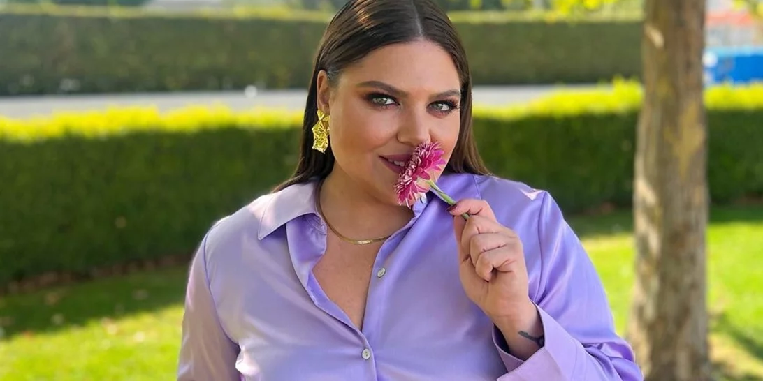 Δανάη Μπάρκα | Η on air συγκίνηση με την έκπληξη των συνεργατών της και το βίντεο της γιαγιάς της, με αφορμή τα γενέθλιά της