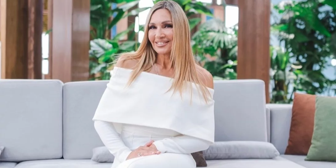 Ελένη Πετρουλάκη | Ποζάρει με τις τέσσερις πανέμορφες κόρες της στα χιόνια