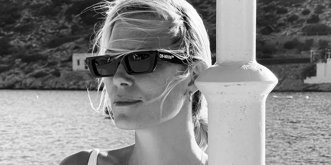 Βίκυ Καγιά | Η chic και καλοκαιρινή εμφάνιση στο πλευρό του Γιώργου Καράβα - Τα μυτερά mules που λατρέψαμε