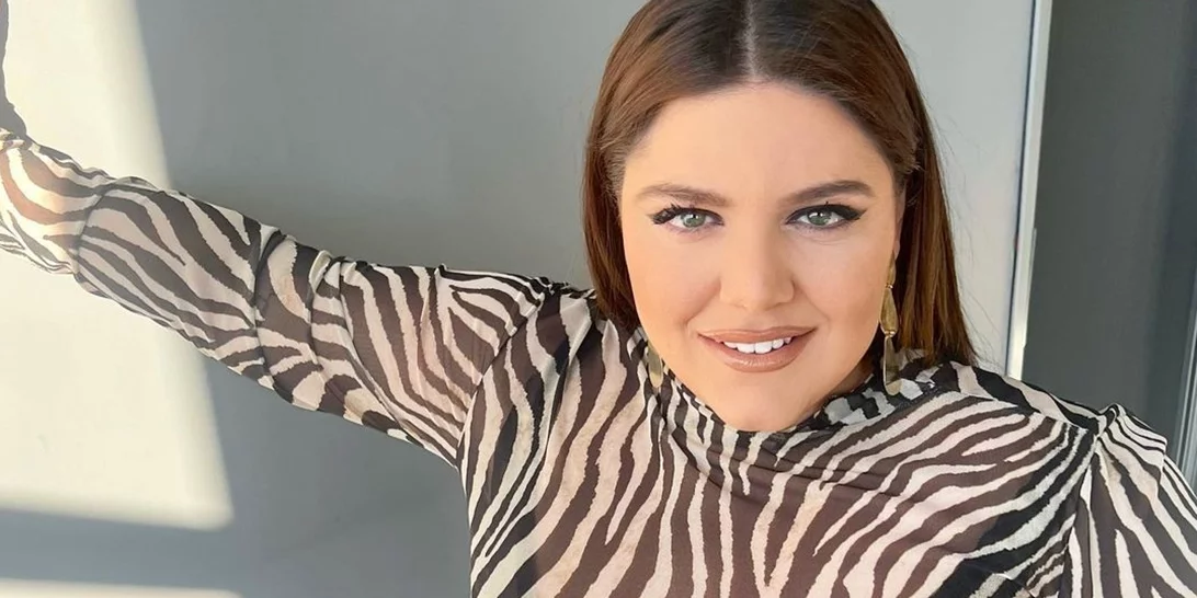 Η Δανάη Μπάρκα μόλις υιοθέτησε το πιο κομψό χρώμα μαλλιών της άνοιξης