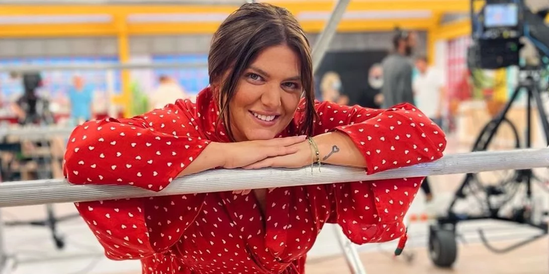 Δανάη Μπάρκα | Σε συναυλία με σούπερ mini φόρεμα και αρβυλάκια