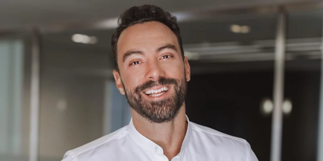 Σάκης Τανιμανίδης για τις δίδυμες κόρες του | "Δυστυχώς τα κορίτσια μου μοιάζουν σε εμένα"