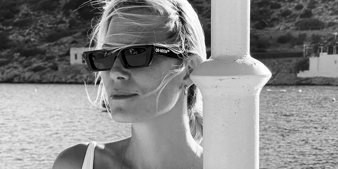 Βίκυ Καγιά | Η γλυκιά φωτογραφία με τον γιο της, Κάρολο - Περπατούν πιασμένοι από το χέρι φορώντας τα μαγιό τους