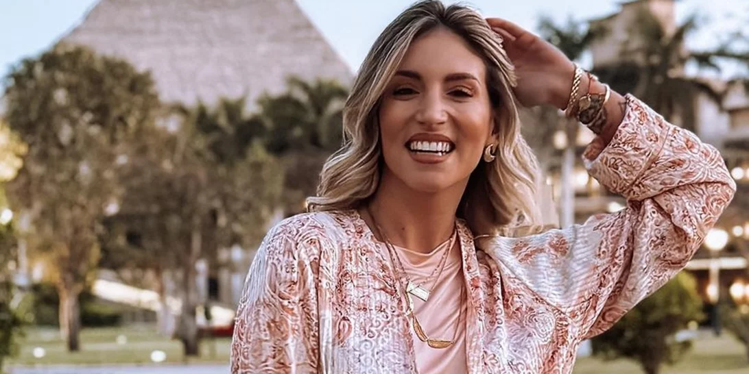 Αθηνά Οικονομάκου | Η πανέμορφη μητέρα της ποζάρει αγκαλιά με τον Μάξιμο και τη Σιέννα με αφορμή την ονομαστική της εορτή