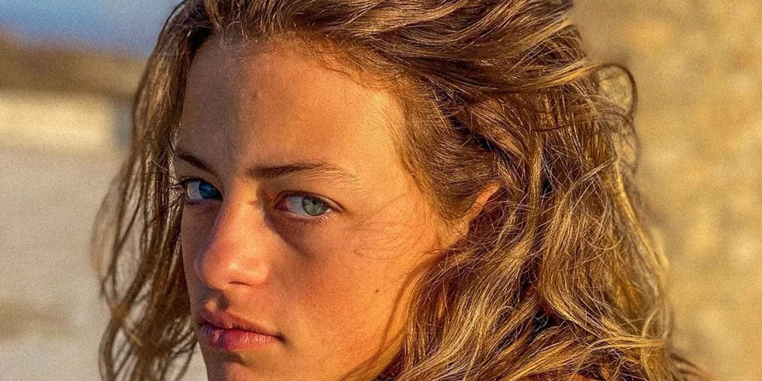 Γαία Μερκούρη | Ποζάρει με boho φούστα και ακάλυπτους τους κοιλιακούς της στην πιο σέξι της φωτογραφία