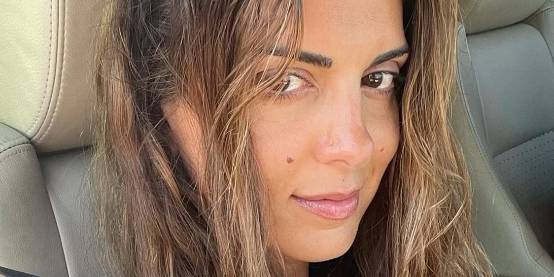 Σταματίνα Τσιμτσιλή | Σέξι και πάρα πολύ μαυρισμένη, απολαμβάνει τον ήλιο σε ερημική παραλία