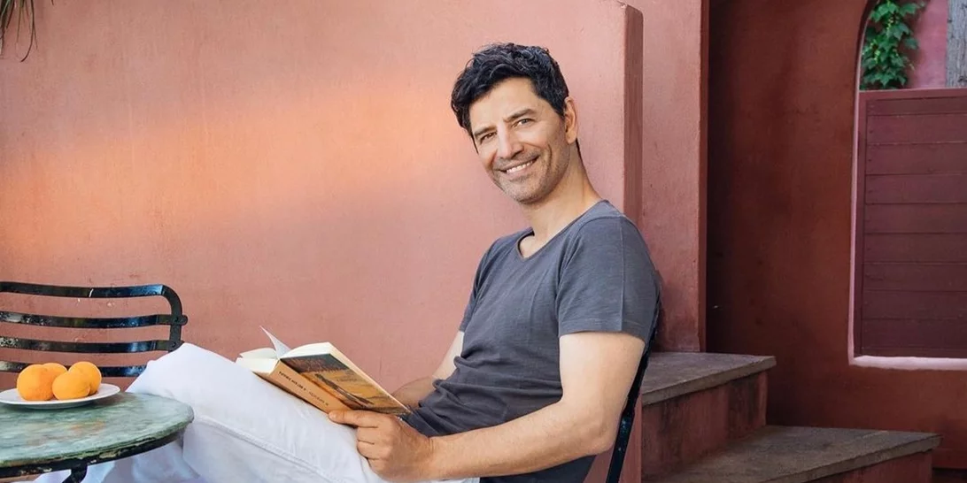 Ο Σάκης Ρουβάς έγινε ξανά viral |  Ο ξέφρενος χορός που κάνει τον γύρο του διαδικτύου