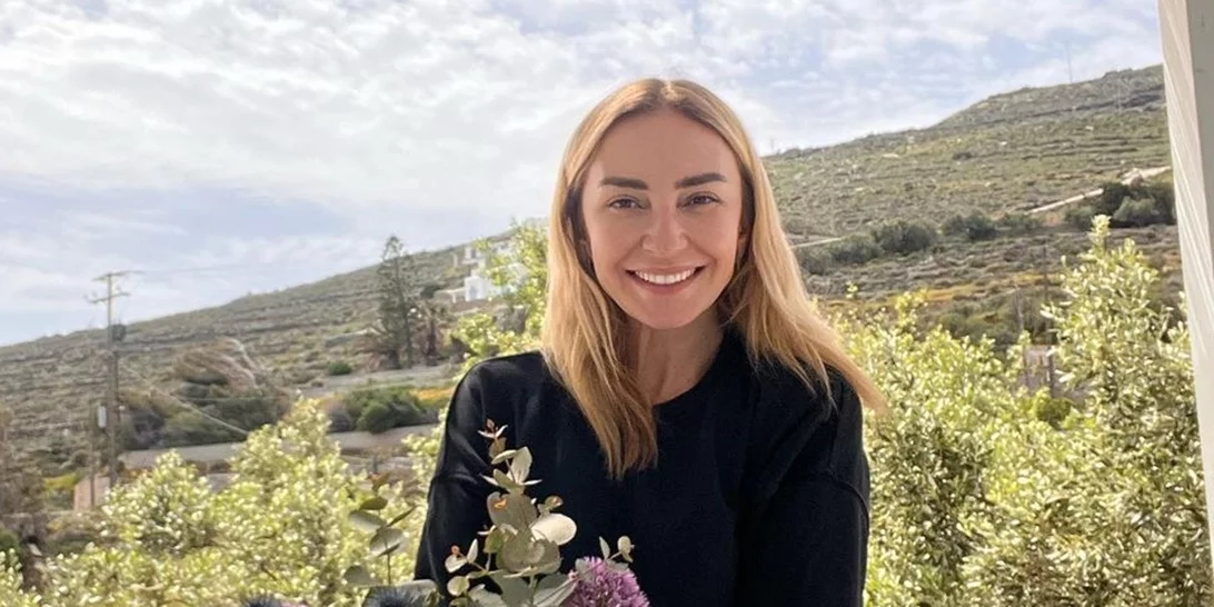 Σαν δυο σταγόνες νερό | Ο 7χρονος Άγγελος Τότσικας είναι ίδιος η μητέρα του - η cool φωτογραφία με τη Ρούλα Ρέβη