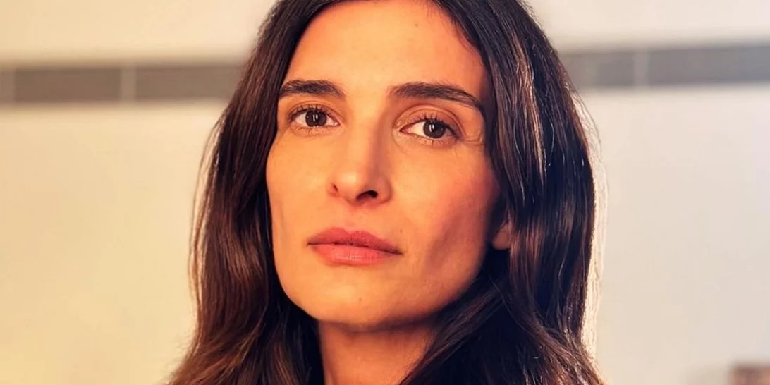 Όσο κι αν ψάξεις δεν θα το βρεις | Τι λείπει από το βιογραφικό της Αντιγόνης Κουλουκάκου;