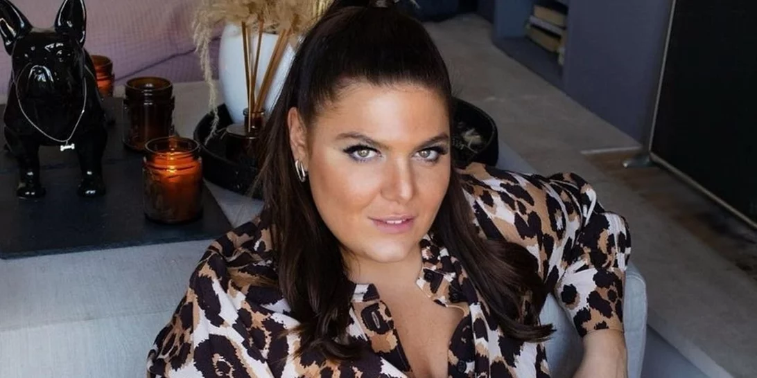 Δανάη Μπάρκα | Ξεβάφεται on air στην εκπομπή της και προκαλεί αντιδράσεις