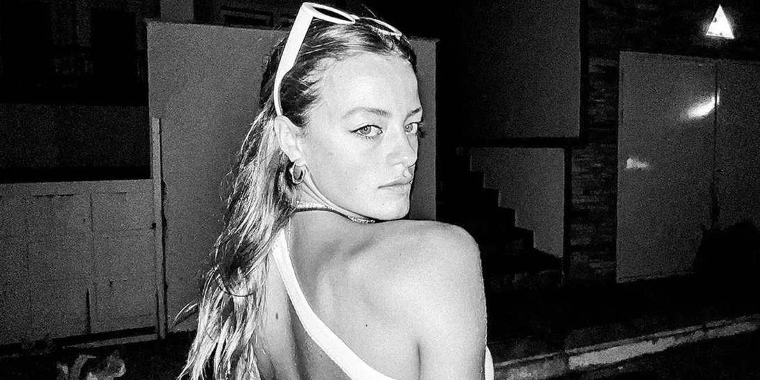 The body | Η Γαία Μερκούρη φοράει το μικροσκοπικό μαύρο της μπικίνι και μας αφήνει -ξανά- με το στόμα ανοιχτό