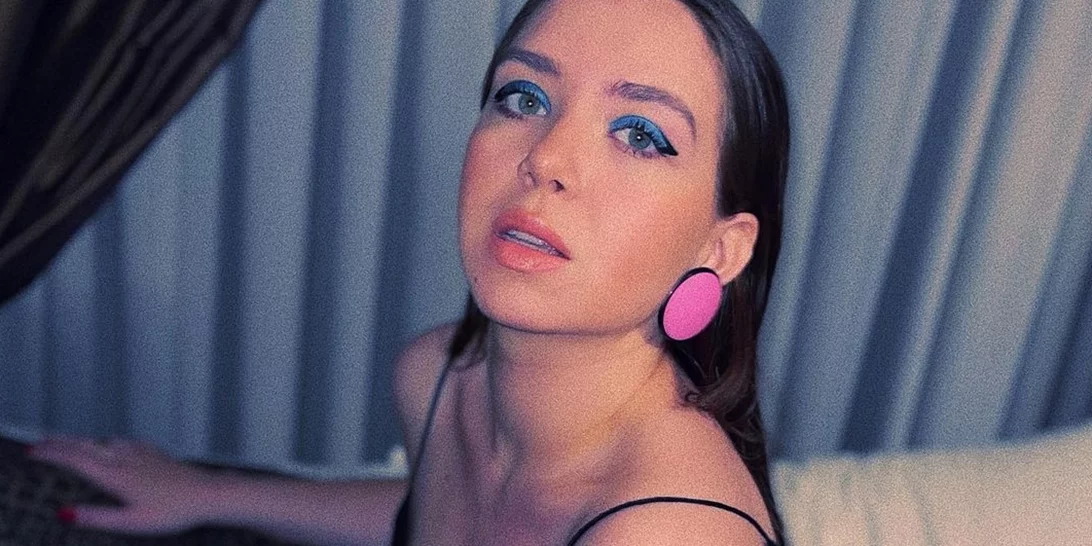 Νικόλ Σαραβάκου | "Ξέρω ότι η μητέρα μου έχει γράψει το τραγούδι "Όλα Γύρω Σου Γυρίζουν" για εμένα"