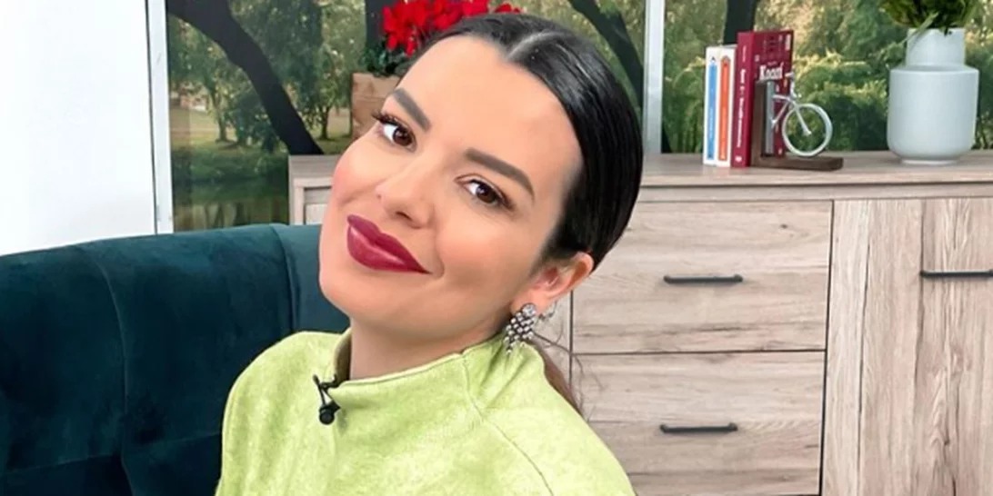 Νικολέττα Ράλλη | "Φτάνει, φτάνει, φτάνει με την αναπαραγωγή βίντεο και φωτογραφιών από τη ζωή των τριών παιδιών στην Πάτρα"