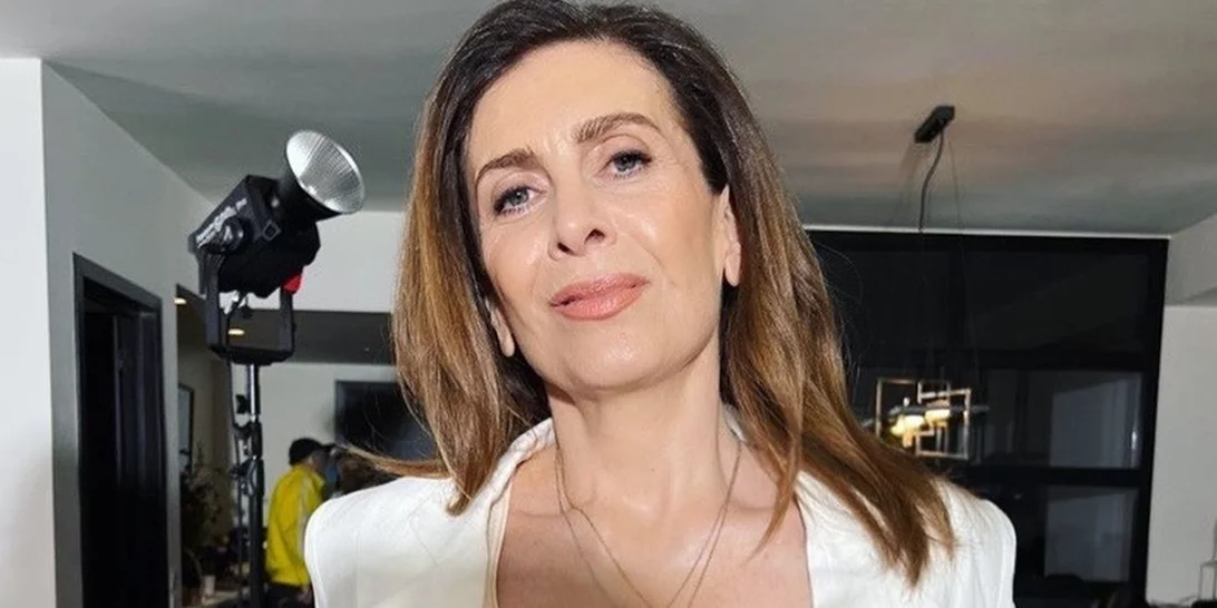 Το νεοκλασικό σπίτι της Κατερίνας Διδασκάλου κάτω από την Ακρόπολη θυμίζει κάτι από Άγριες Μέλισσες