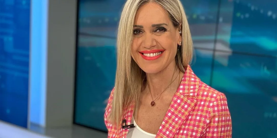 Σύνθια Σάπικα | Τα σχόλια στο Twitter για τη συμβολική κίνηση να κόψει τα μαλλιά της on air στηρίζοντας τις γυναίκες του Ιράν