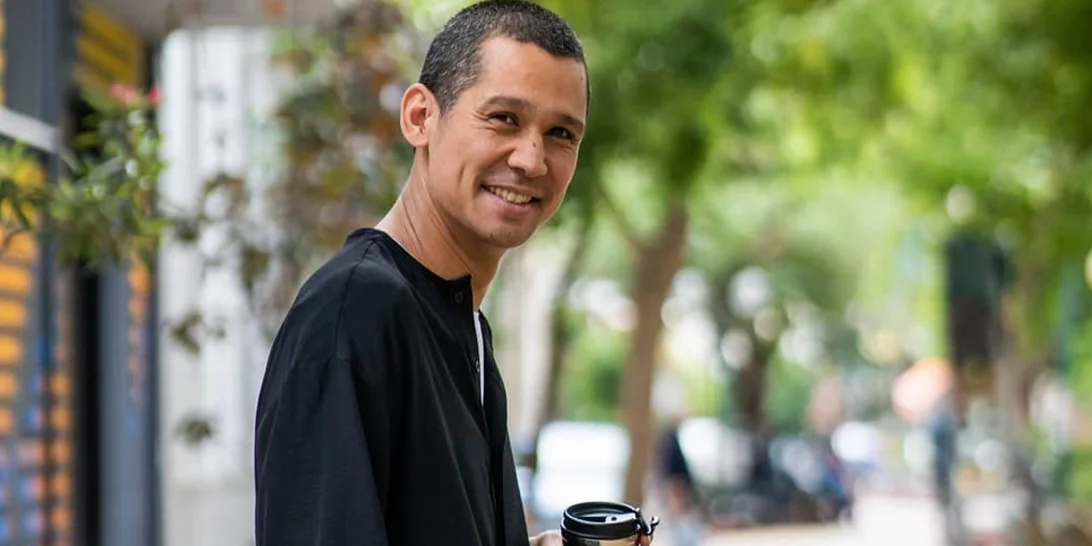 Ο Σωτήρης Κοντιζάς φωτογραφίζει την κατάξανθη κόρη του να τρώει τραχανά και "λιώνει" το Instagram