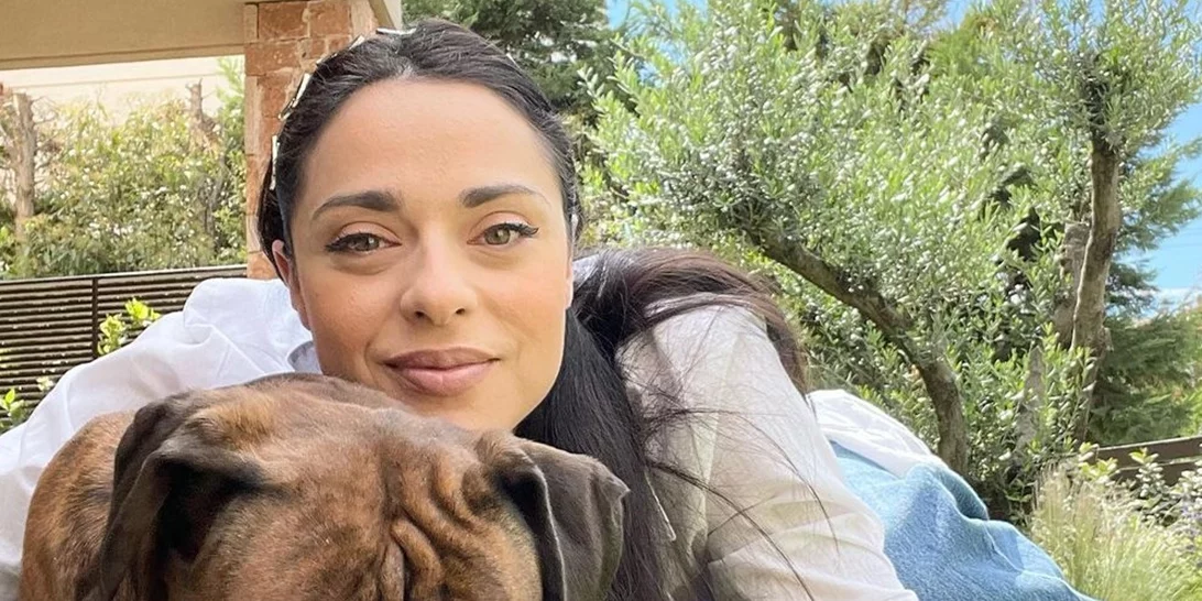 Ευαγγελία Συριοπούλου | Ποζάρει με τον γοητευτικό σύντροφό της σε ένα σπάνιο φωτογραφικό στιγμιότυπο