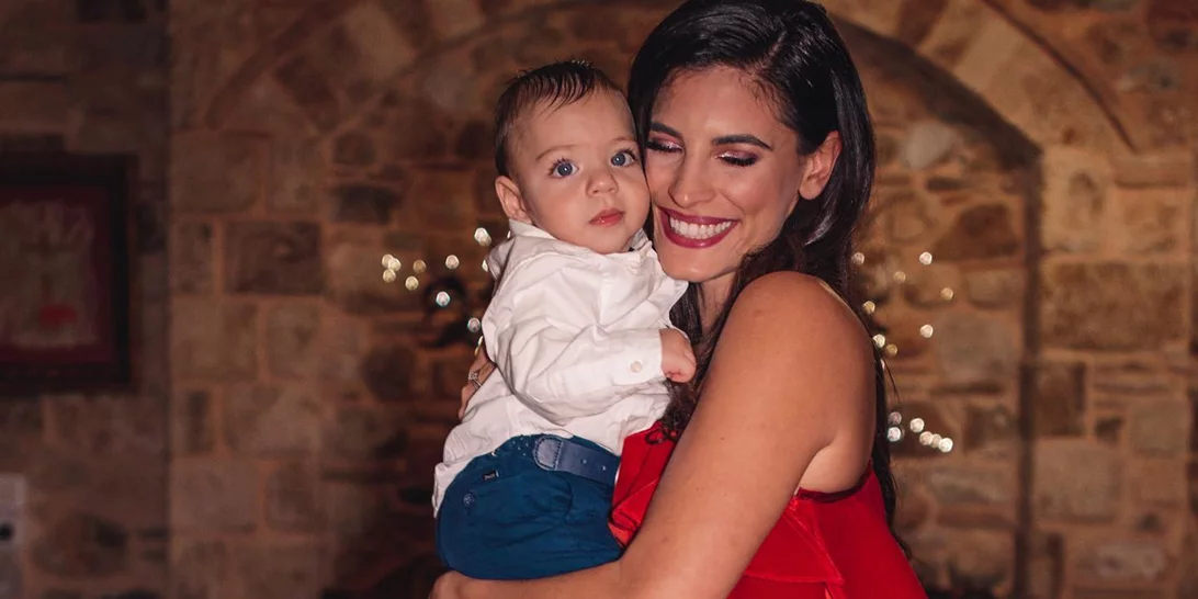 Θα γίνεις νονά; Τα χτενίσματα που επιλέγουν ξανά και ξανά οι πιο στιλάτες Ελληνίδες celebrities