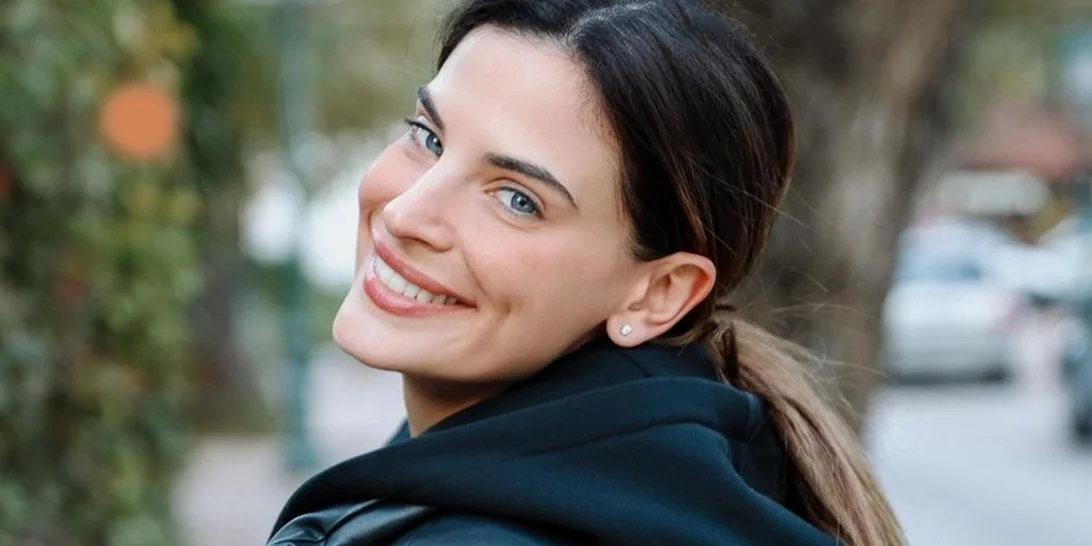 Χριστίνα Μπόμπα | Απαθανατίζει τον Σάκη Τανιμανίδη να διαβάζει παραμύθια στις κόρες τους και "λιώνει"