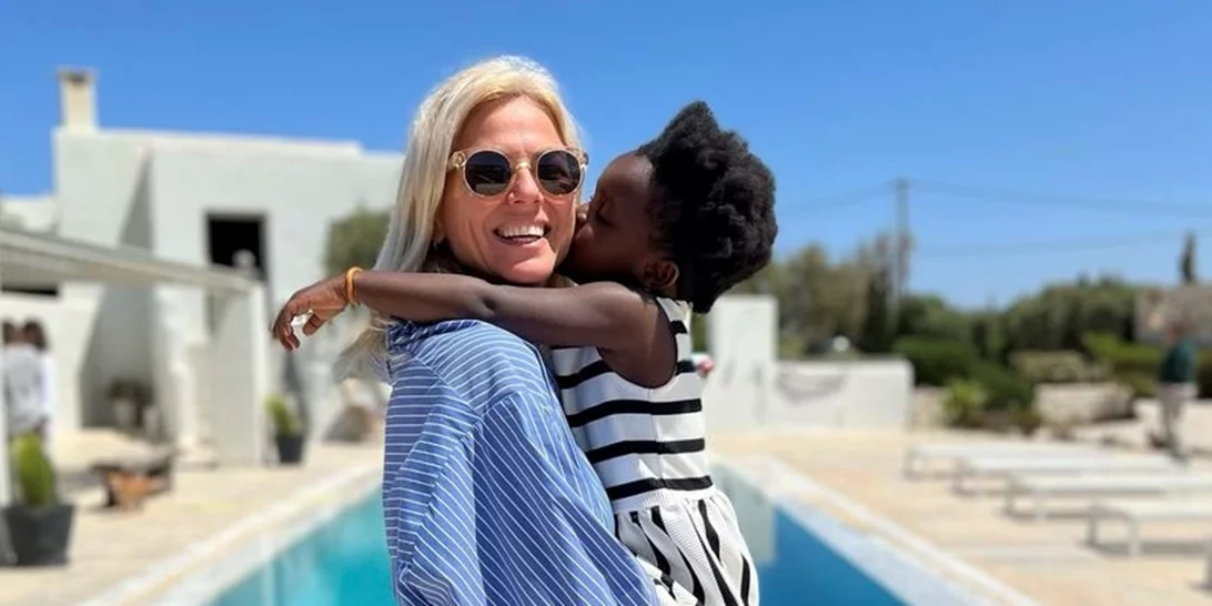 Χριστίνα Κοντοβά | Απαθανατίζει τη μικρή Ada να τρέχει στην αγκαλιά του παππού της - Το συγκινητικό στιγμιότυπο και το οικογενειακό roadtrip