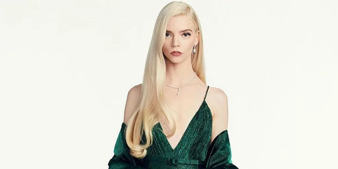 Golden Globes 2021 | H εντυπωσιακή εμφάνιση της Anya Taylor-Joy και το checkered manicure της