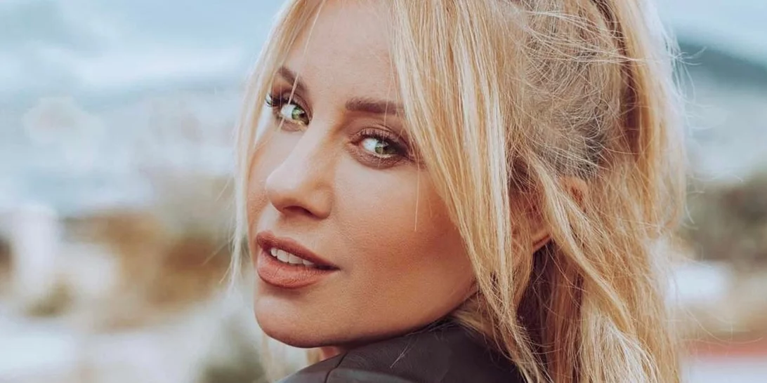 Γωγώ Μαστροκώστα | Αυτή είναι η πανύψηλη κόρη της που βλέπουμε εξαιρετικά σπάνια