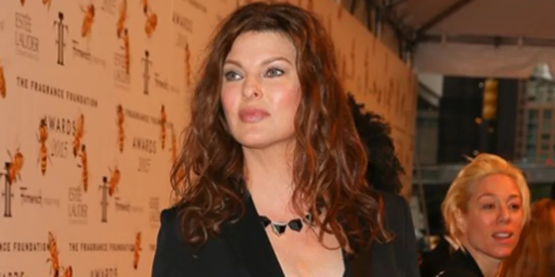 Linda Evangelista | Η πρώτη της δημόσια εμφάνιση ύστερα από τη συνέντευξη για την επέμβαση που την παραμόρφωσε