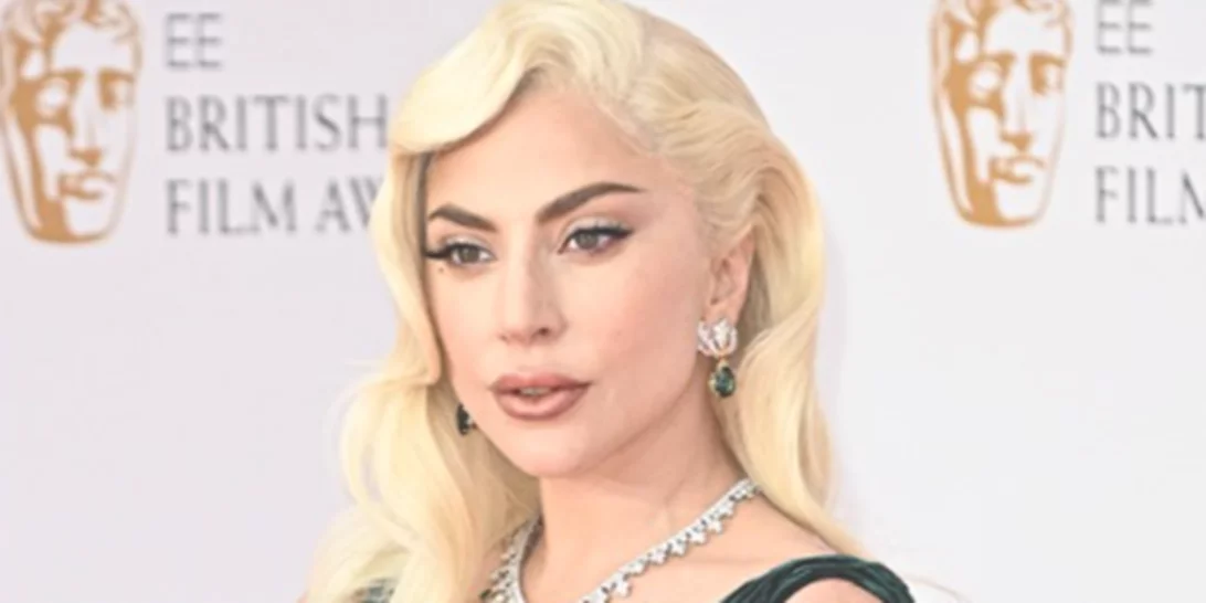 Ο γρίφος της ημέρας | Πώς η Lady Gaga κατάφερε να εμφανιστεί την ίδια μέρα και στις δύο απονομές βραβείων BAFTA και Critics Choice