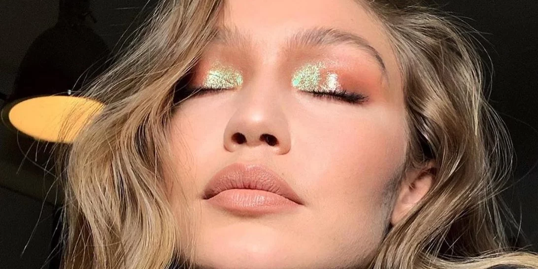 5 θεϊκές glitter σκιές για το πιο λαμπερό μακιγιάζ ματιών στο ρεβεγιόν