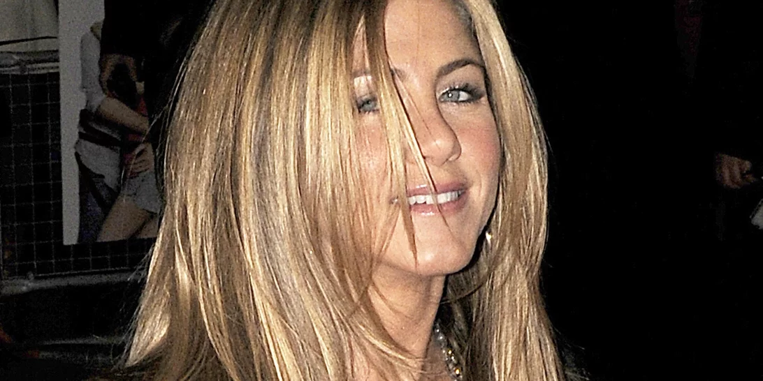 Η Jennifer Aniston μοιράστηκε το μυστικό της για λαμπερά μαλλιά χωρίς πολύ κόπο