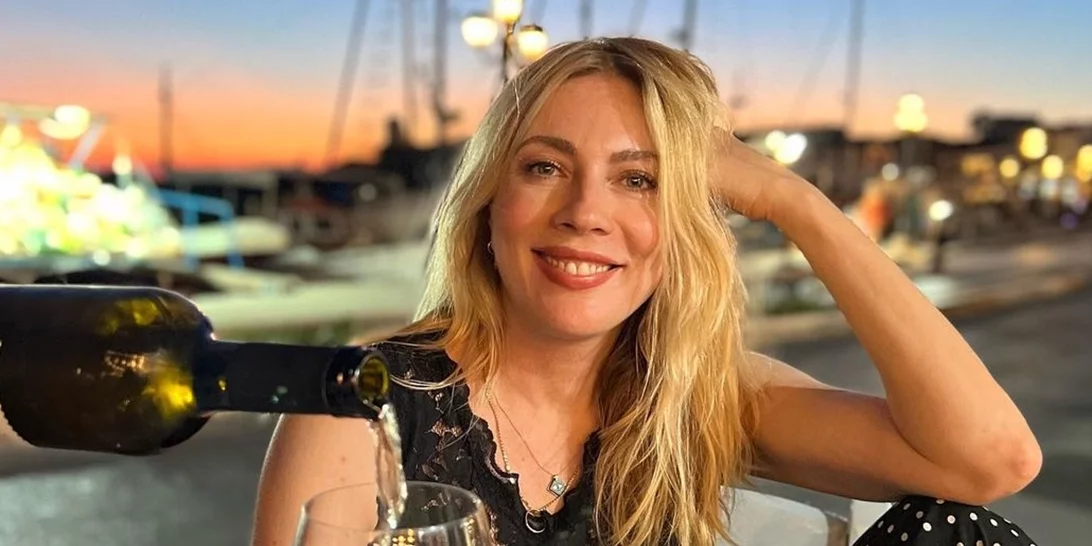 Η Σμαράγδα Καρύδη για τον ρόλο της "Στο Παρά 5" | "Στην αρχή δεν με θέλανε τα παιδιά. Ο Μιχάλης Μαρίνος ήταν το μεγαλύτερο τέρας…"