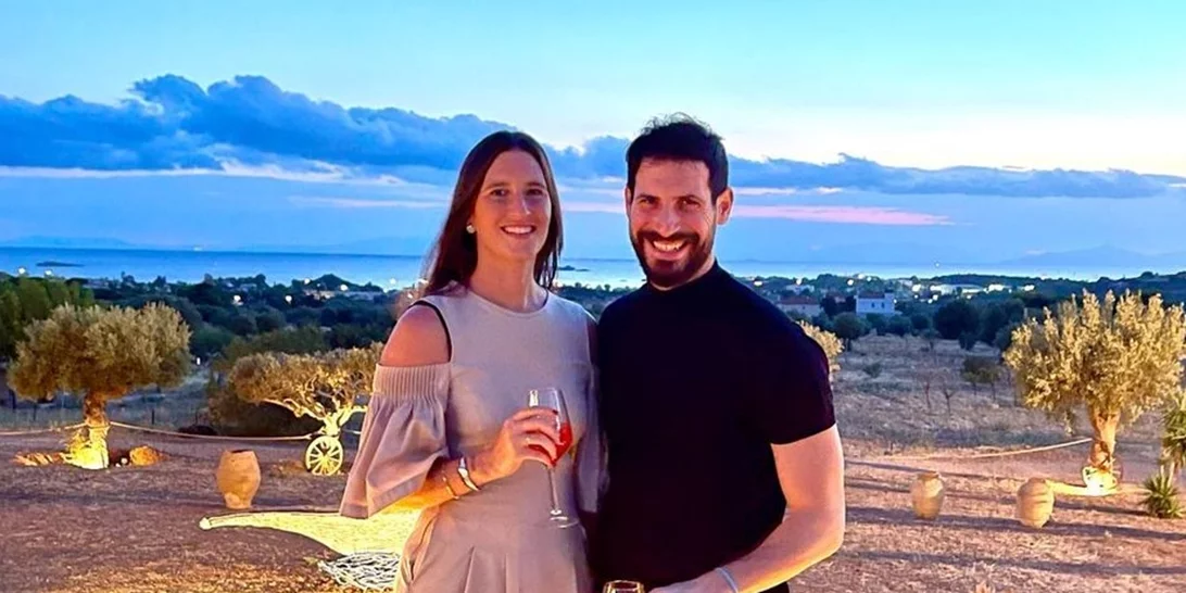 Βίβιαν Δράκου | Η εγκυμονούσα σύζυγος του Θανάση Πατριαρχέα ποζάρει με ολόσωμο μαγιό λίγο πριν φέρει στον κόσμο το τρίτο τους παιδί