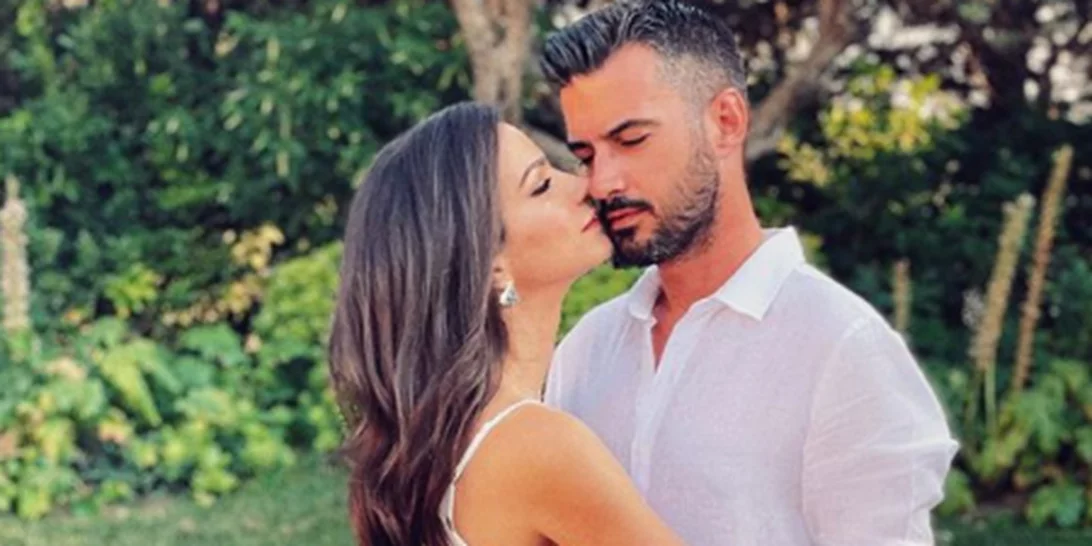 Ο Γιάννης Τσιμιτσέλης αποκάλυψε πως έχει ήδη κάνει το επόμενο βήμα στη σχέση του με την Κατερίνα Γερονικολού