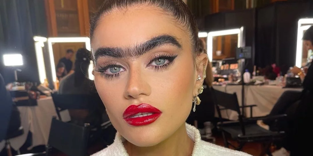 Σοφία Χατζηπαντελή | Προτείνει το πιο λαμπερό μακιγιάζ ματιών για το ρεβεγιόν, ιδανικό για μπλε μάτια