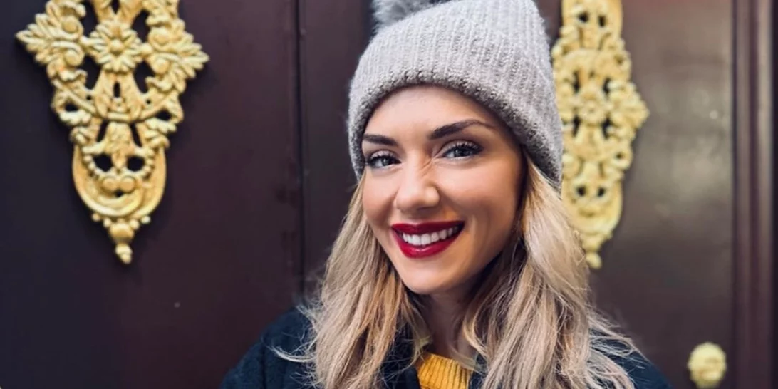 Το ασυναγώνιστο travel style της Βάσως Λασκαράκη | Τα looks που ξεχωρίσαμε από το ταξίδι στην Πορτογαλία