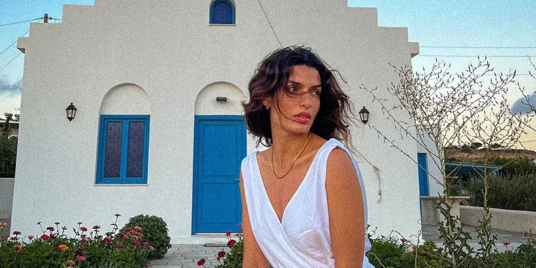 Άβαφη, χωρίς στήσιμο και χωρίς φίλτρα: Η Τόνια Σωτηροπούλου έχει τις πιο ρεαλιστικές φωτογραφίες από τις διακοπές στην Πάρο και μας αρέσει πολύ